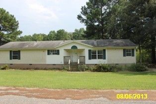 156 Berry Lake Dr, Alexander City, AL 35010