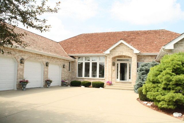 3310 Sandstone Ct, Lake In The Hills, IL 60156