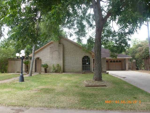 209 Dogwood St, Lake Jackson, TX 77566