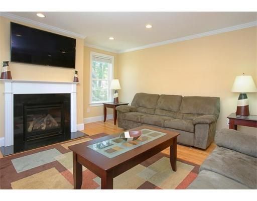 14 Burnett St #14, Jamaica Plain, MA 02130