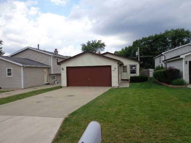 348 Lawn Ter, Round Lake, IL 60073