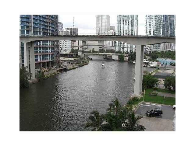 690 SW 1 CT # 705, Miami, FL 33130