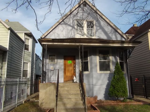 2211 N Kenneth, Chicago, IL 60625