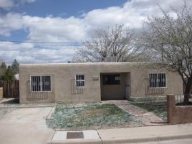 340 57th Street NW, Albuquerque, NM 87105