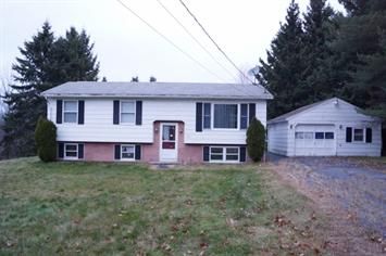 40  Lee St, Bucksport, ME 04416