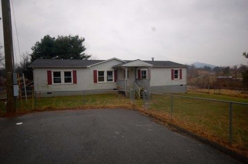 107 Ridgemont Ct, Thaxton, VA 24174