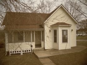 704 Moore St, Festus, MO 63028