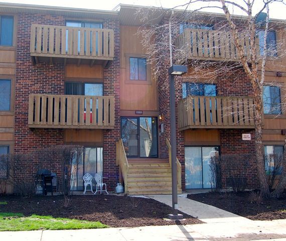 716 Prescott Dr Apt 106, Roselle, IL 60172