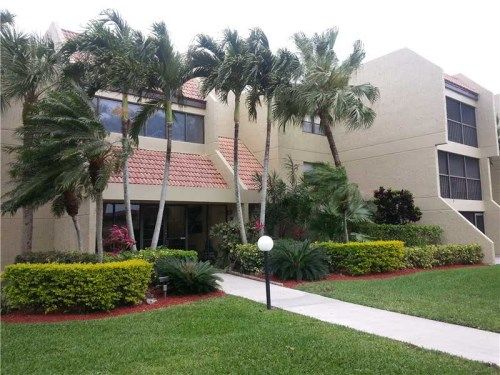 230 LAKEVIEW DR # 207, Hollywood, FL 33026