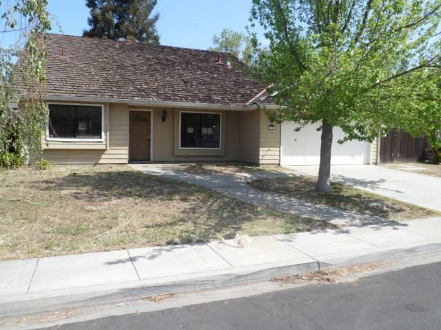 1017 E Milgeo Avenue, Ripon, CA 95366