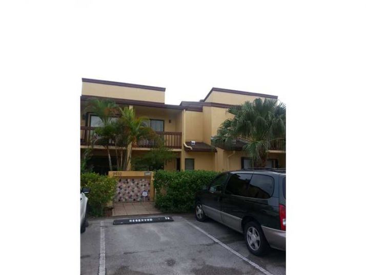 9934 NW 41 ST # 18, Miami, FL 33178