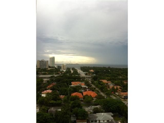 690 SW 1 CT # PHII17, Miami, FL 33130