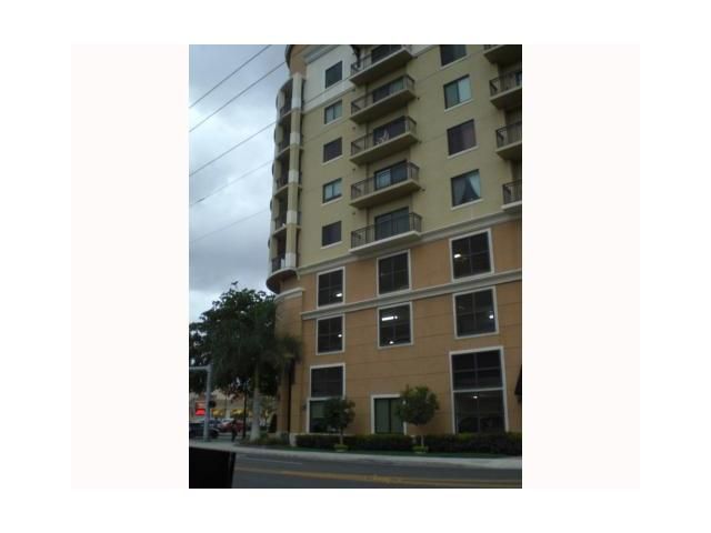 3590 CORAL WY # 902, Miami, FL 33145