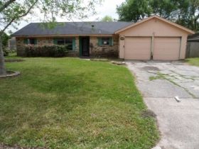 817 Midas Ln, Alvin, TX 77511