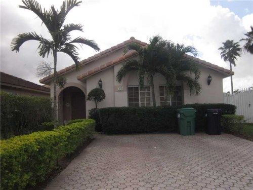 7698 NW 167 ST, Hialeah, FL 33015