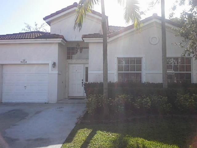 9010 SW 214 LN, Miami, FL 33189