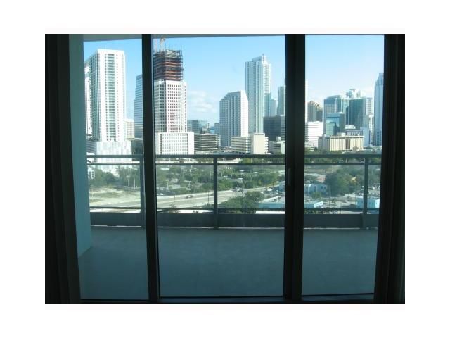 90 SW 3 # 1815, Miami, FL 33131