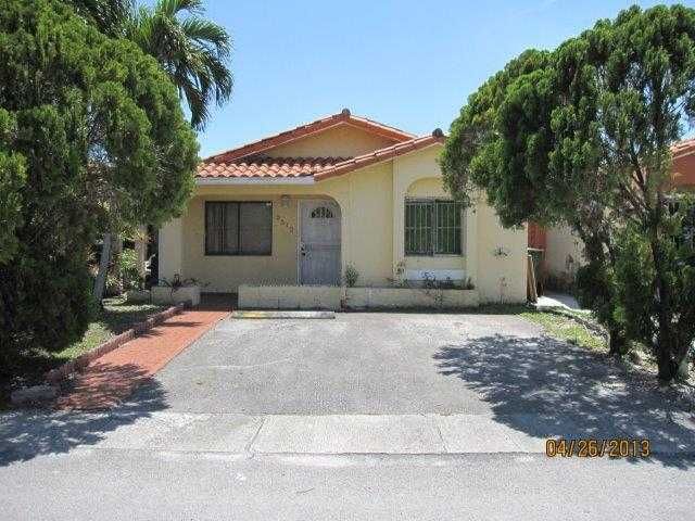 2512 W 64 PL, Hialeah, FL 33016