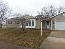 1421 Sutherland Ln, South Bend, IN 46614