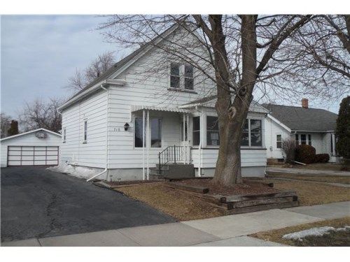 718 W 5th Ave, Oshkosh, WI 54902