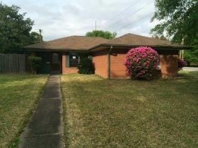 4800 Foster Ave, Groves, TX 77619