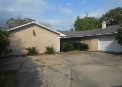 2900 Bryan Ave, Groves, TX 77619