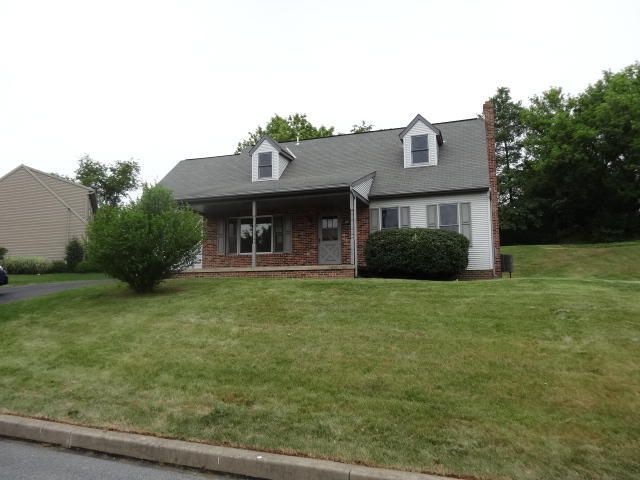 24 Edgewood Dr, Lititz, PA 17543