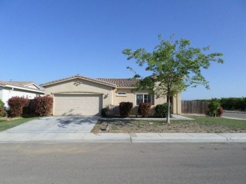 2089 Roosevelt Way, Dinuba, CA 93618