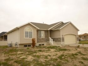 4888 W Mallard Dr, Clearfield, UT 84015