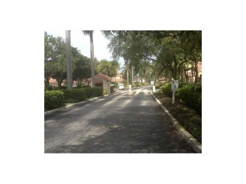 3558 MAGELLAN CR # 135, Miami, FL 33180