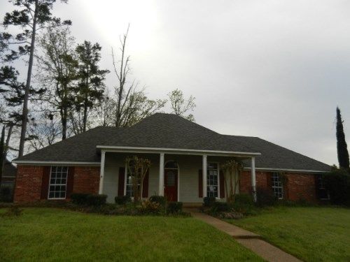 251 Greensview Dr, Brandon, MS 39047