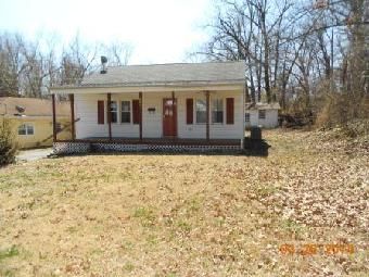 904 W 10th St, Benton, KY 42025