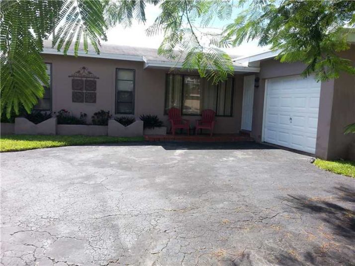 10290 NW 24TH CT, Fort Lauderdale, FL 33322