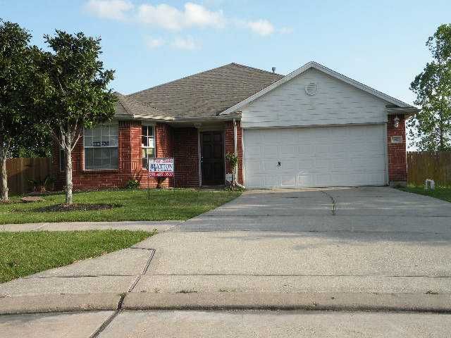 417 Stockbridge Ln, Dickinson, TX 77539