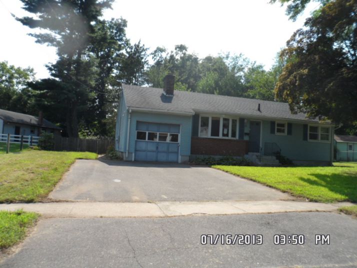 55 Jackson Rd, Bloomfield, CT 06002