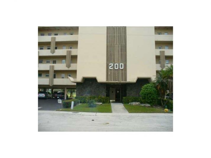 200 NE 14 AV # 324, Hallandale, FL 33009