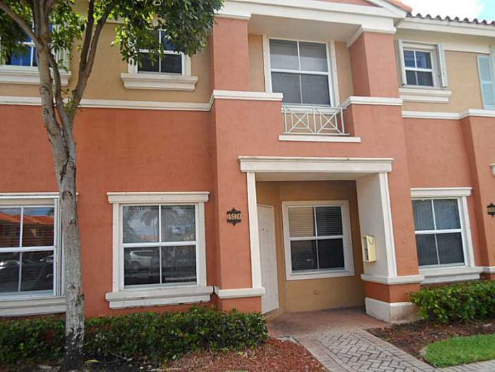 11600 Nw 60th Ter Apt 490, Miami, FL 33178