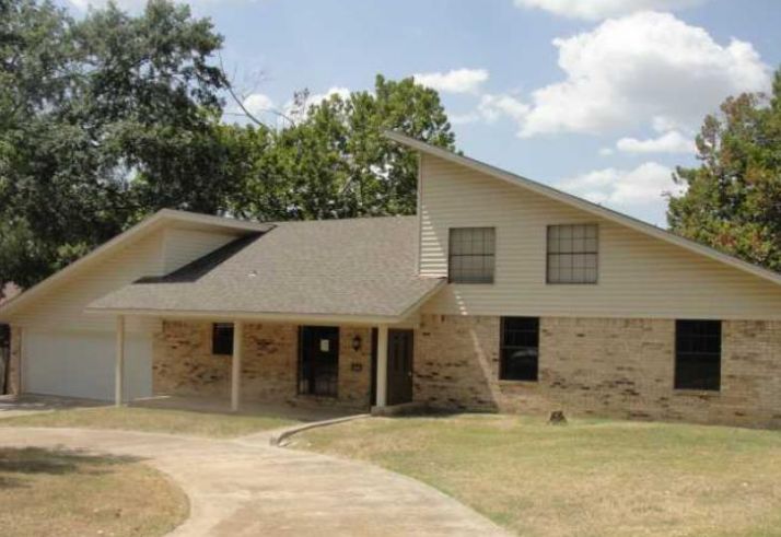 1009 Woodland Road, Mount Pleasant, TX 75455