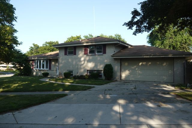 1059 S Sunset Ave, Elmhurst, IL 60126