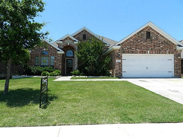 325 Merced St, Burleson, TX 76028