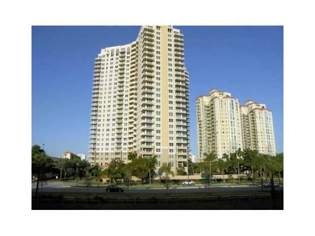 19501 W Country Club Dr # 611, Miami, FL 33180