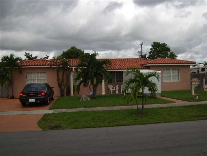 885 W 69 PL, Hialeah, FL 33014