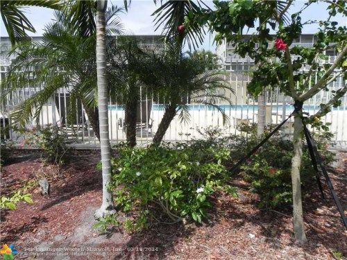 950 Hillcrest Dr # 211, Hollywood, FL 33021