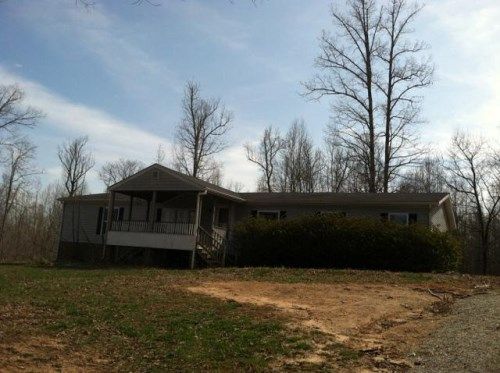 4761 Mills Ln, Amelia Court House, VA 23002