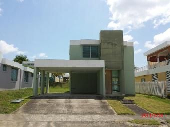 142 Alejandro Lozada St, Las Piedras, PR 00771