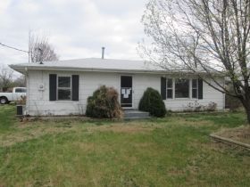 2401 Iron Gates Rd, Joplin, MO 64804