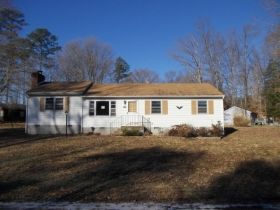 7071 Lakeshore Dr, Quinton, VA 23141