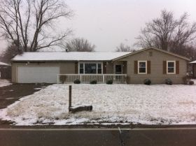 6610 W Cornbread Rd, Yorktown, IN 47396