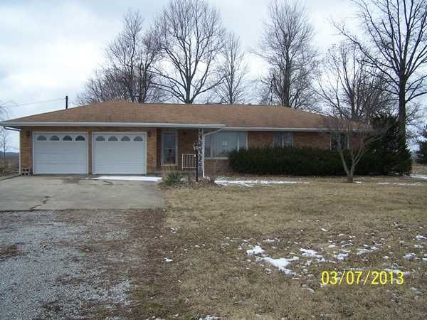 2254 E 2000 North Rd, Moweaqua, IL 62550