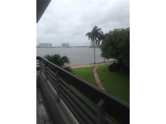 19101 NE 36 CT # 302, Miami, FL 33180